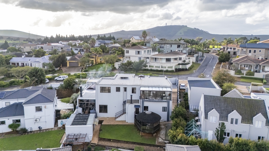 4 Bedroom Property for Sale in Van Riebeeckshof Western Cape